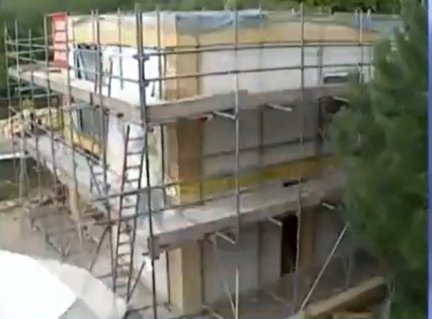 Строительство экспериментального здания BaleHaus