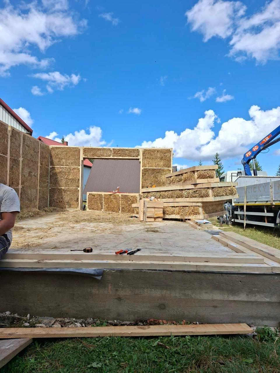 Erecting the panel walls