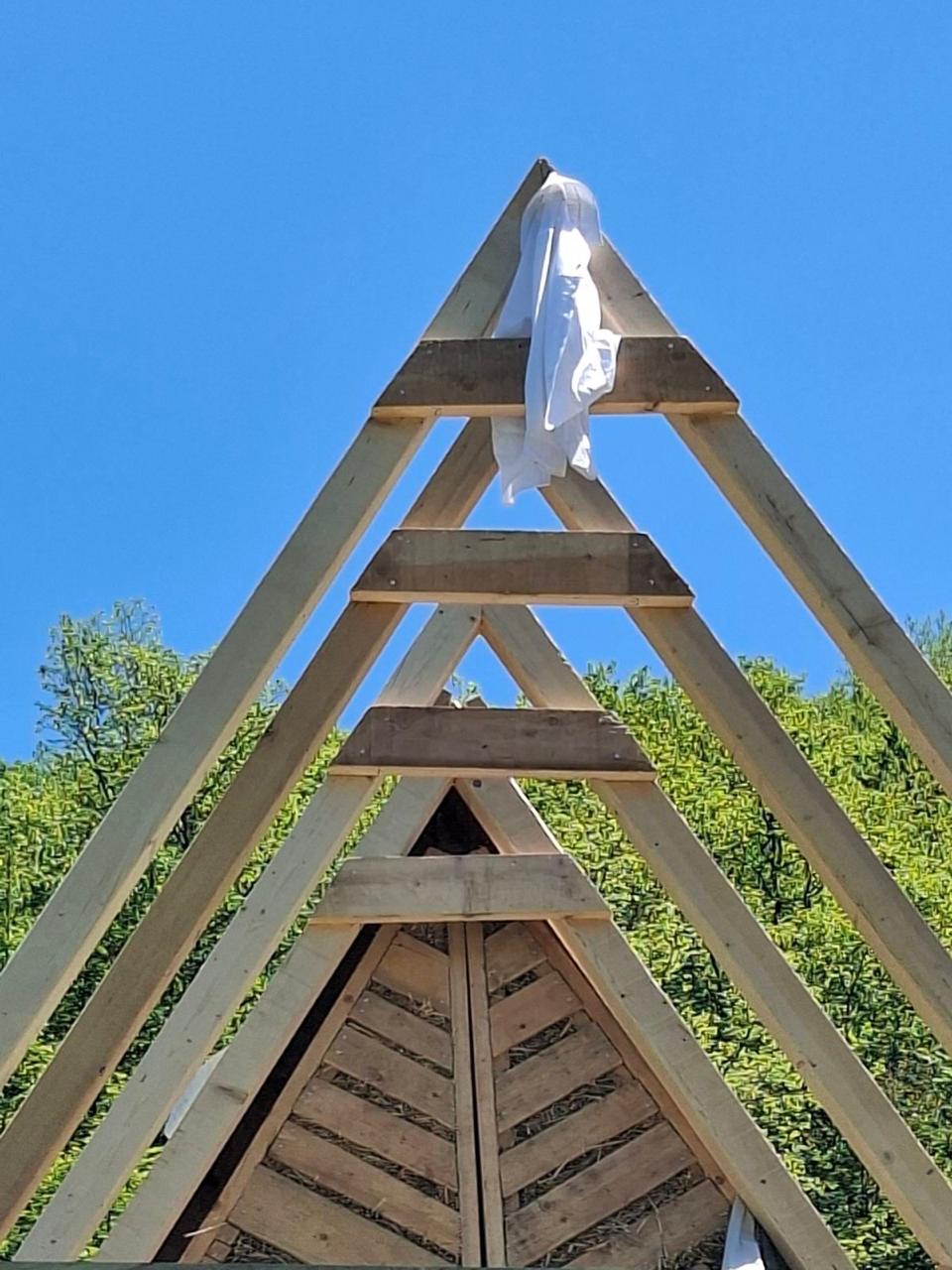 Installing the roof over the terrace
