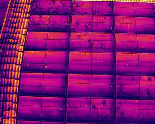 Verifica termografica con drone di un impianto fotovoltaico su capannone industriale