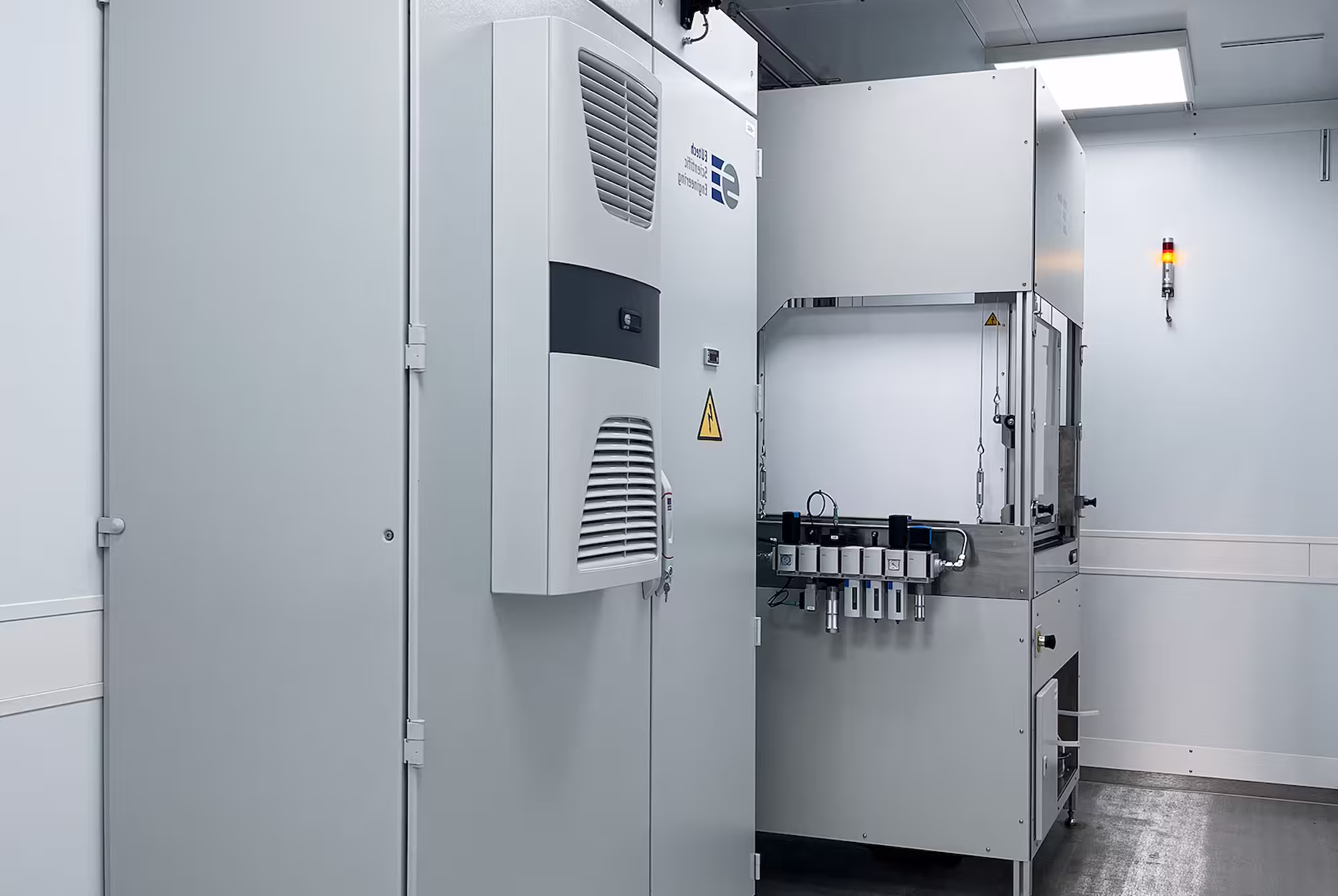Clean, white industrial container room housing a hydrogen and fuel cell test bench.