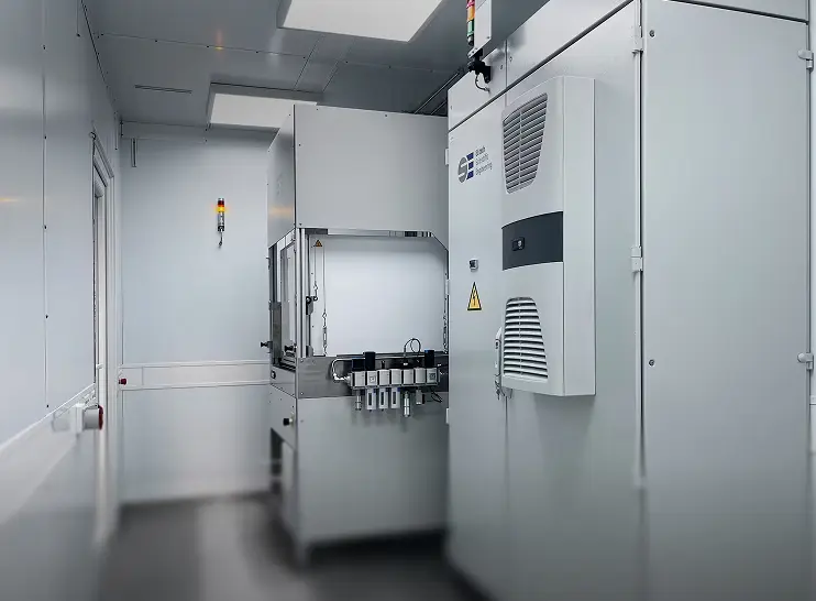 Hydrogen and fuel cell test bench inside a clean industrial container.