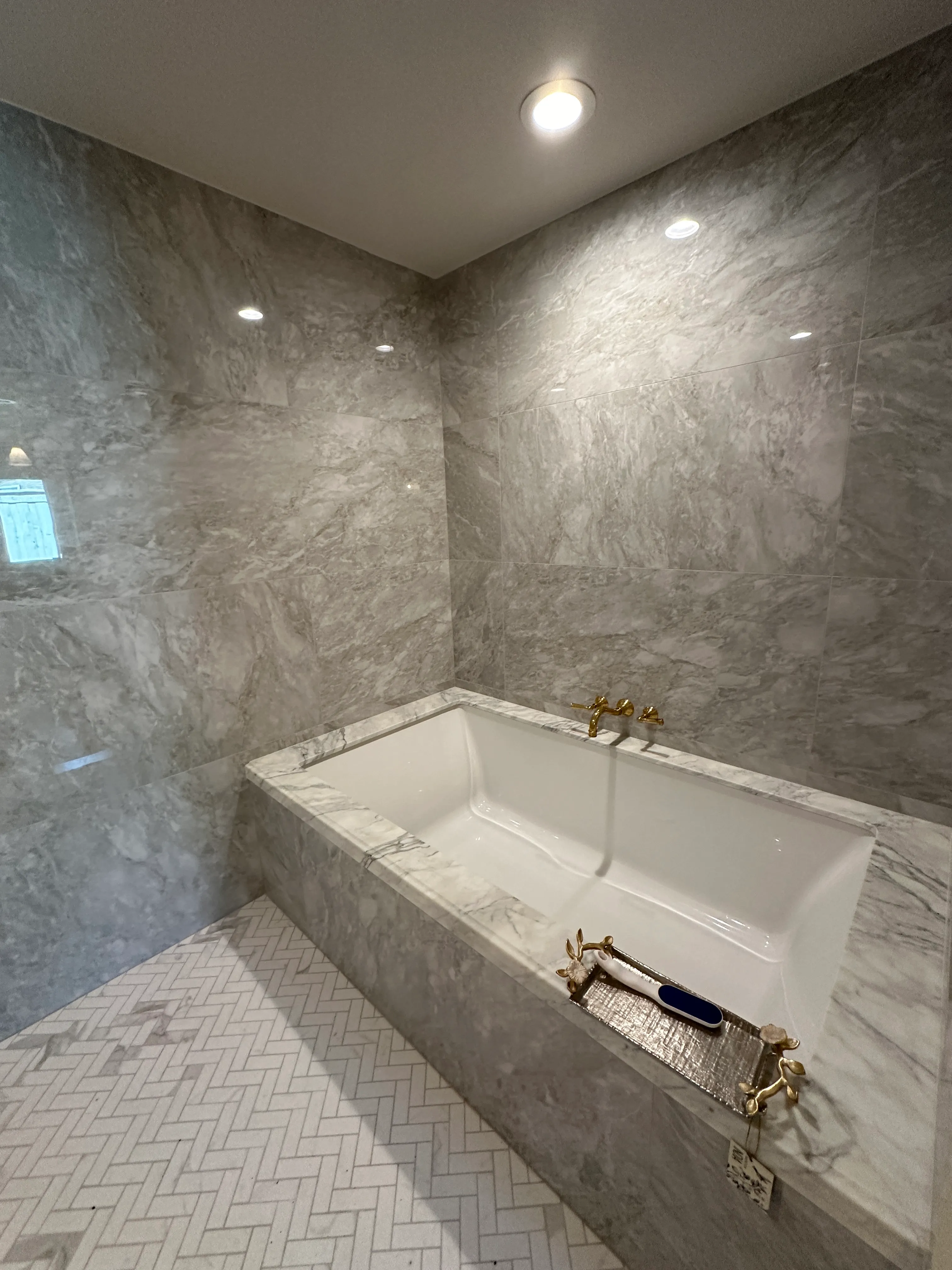 Freestanding tub in full marble surround