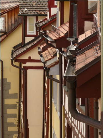 What are the best ways to clean aluminum gutters?