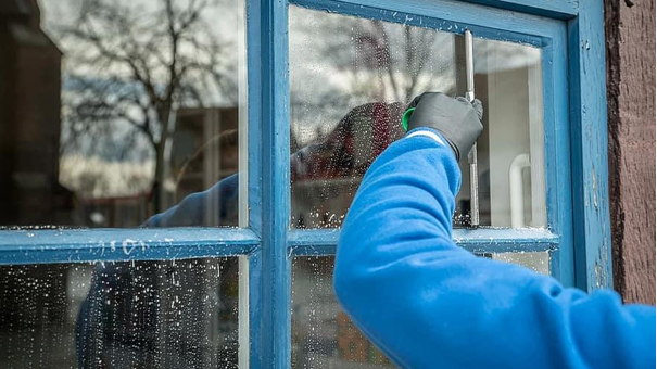 What do professional window cleaners use to clean windows?