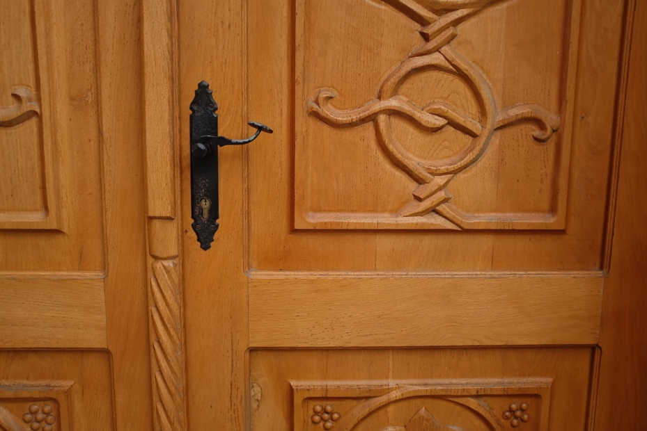 How to Remove Scratches on Interior Doors?