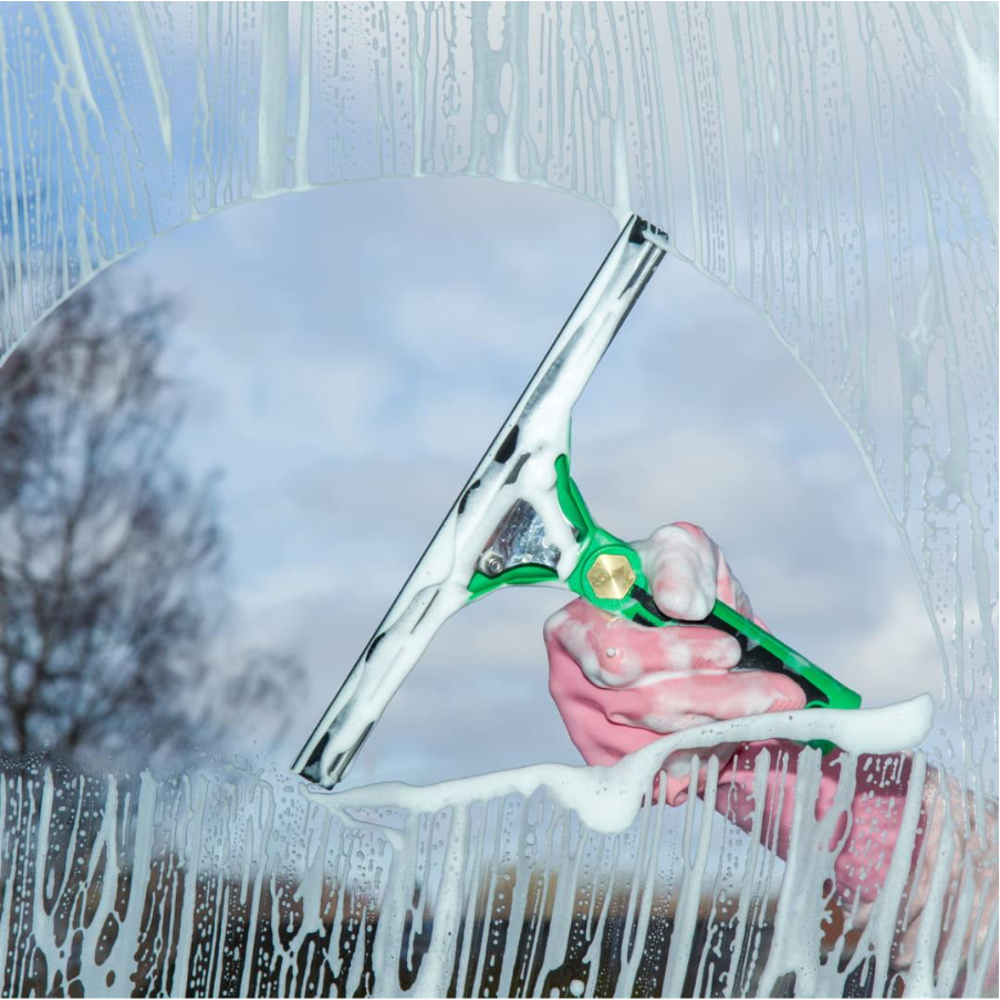 Mastering the Window Cleaning Squeegee: Techniques for a Streak-Free Shine