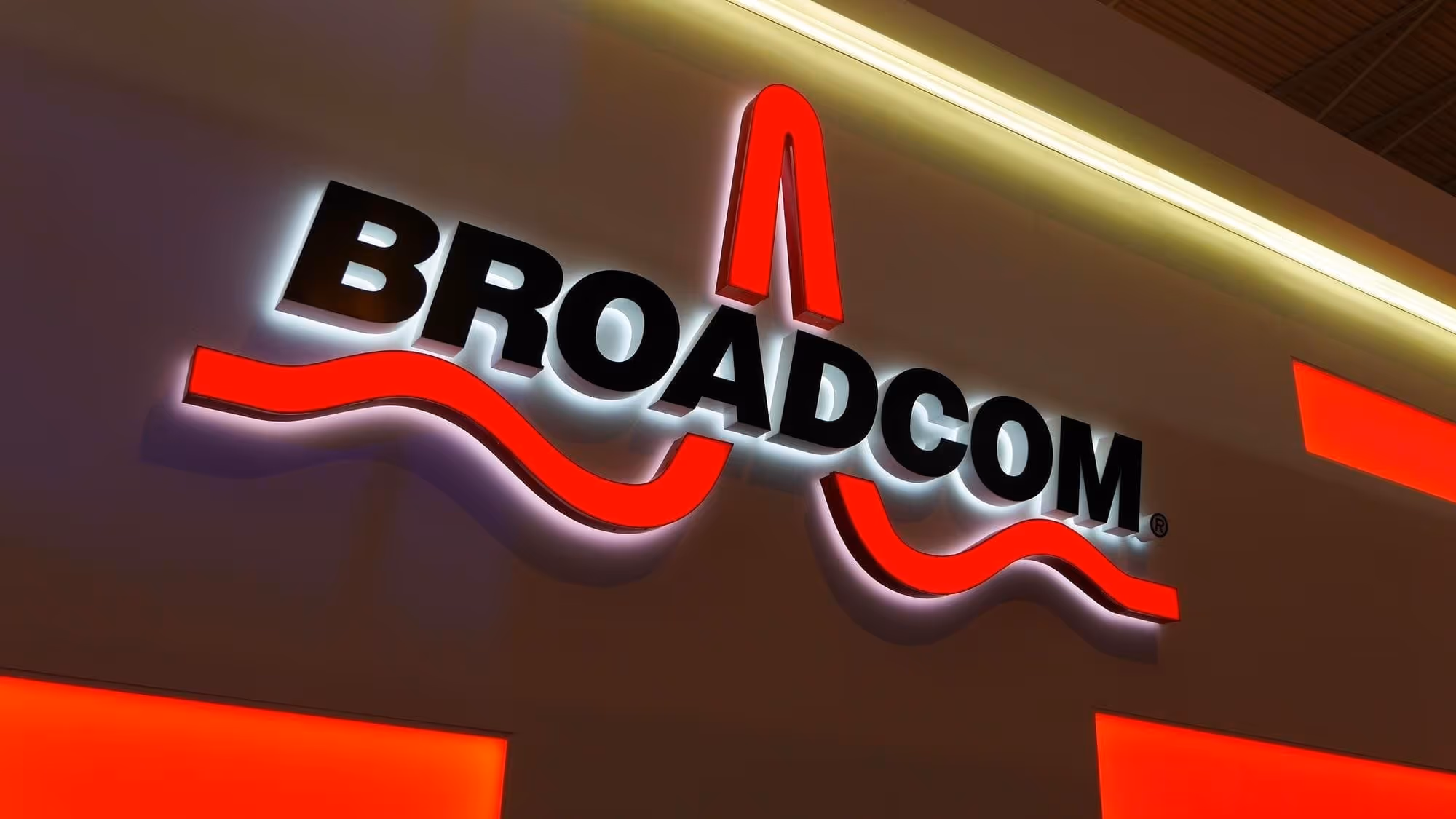 Broadcom CFO Transition Risks Tomahawk 6 ASIC Supply