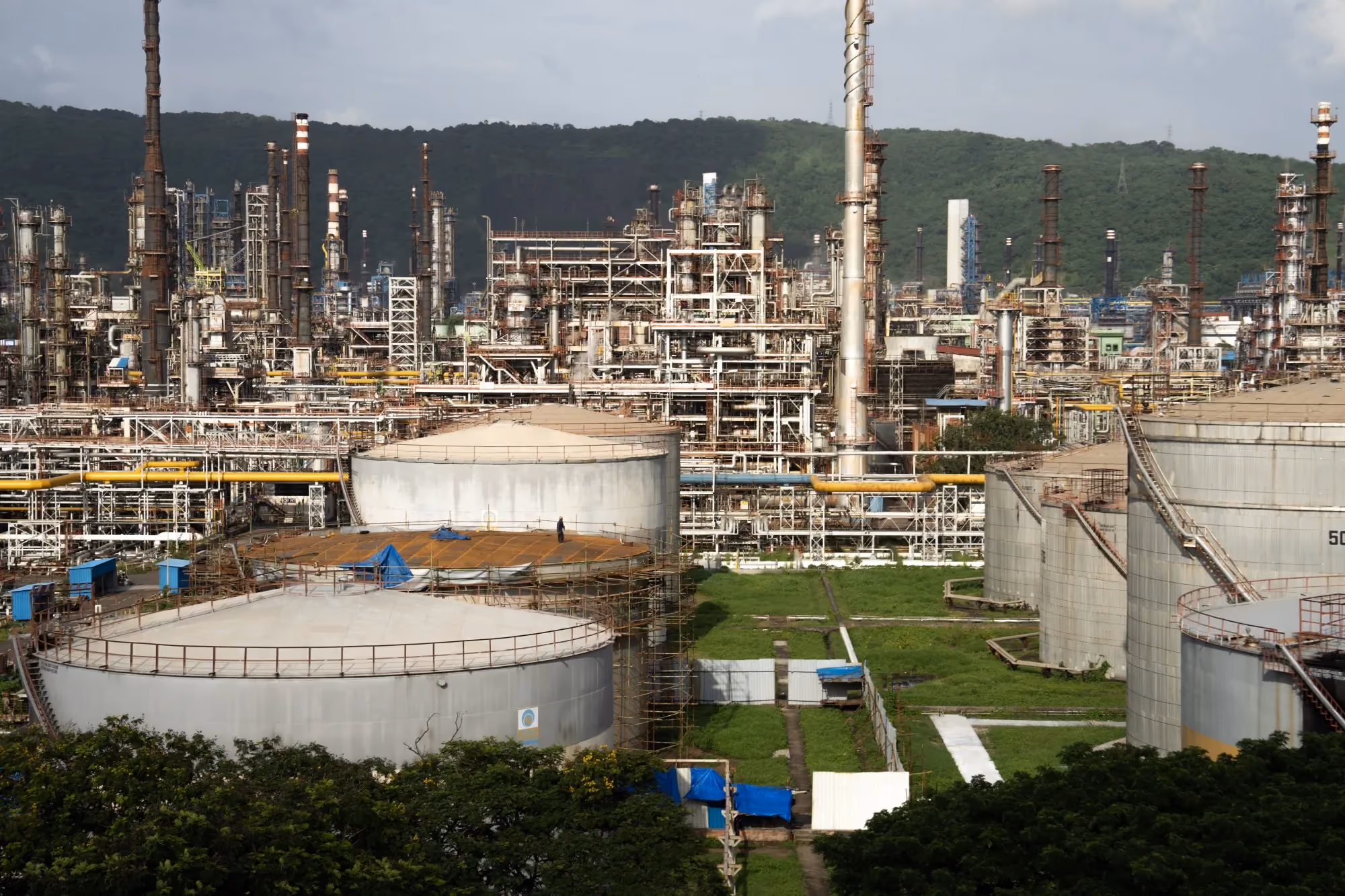Indian Refiners Absorb $25/MT Loss in Middle East Crisis