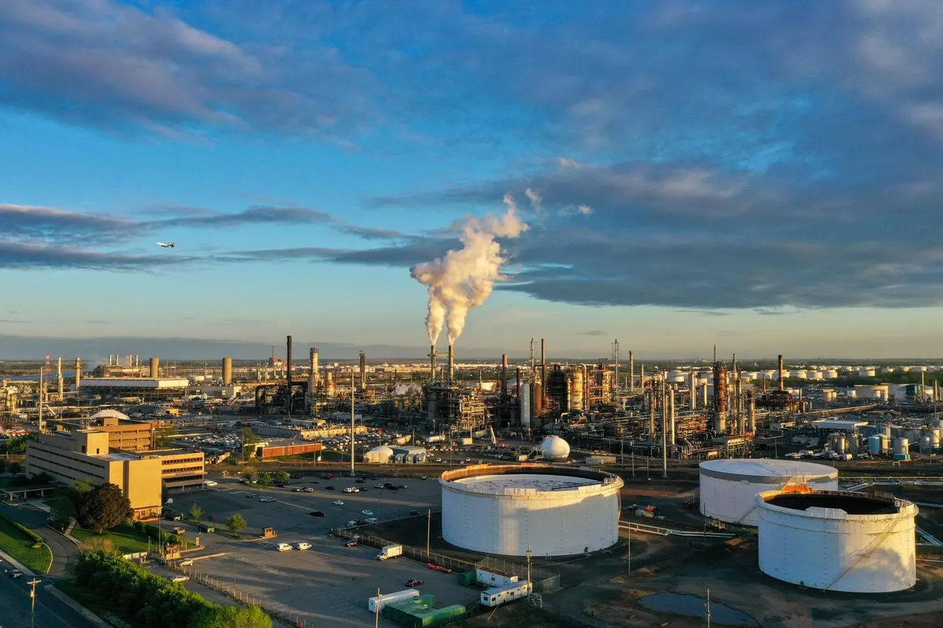 US Oil Inventory Drawdown Creates Price Floor Risk - DBS Warns