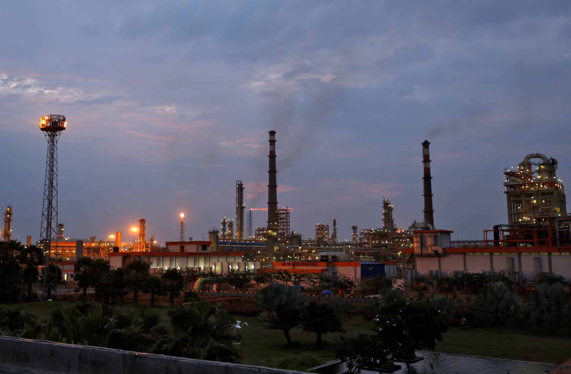 India Export Boom Masks Import-Dependent Refining Risk