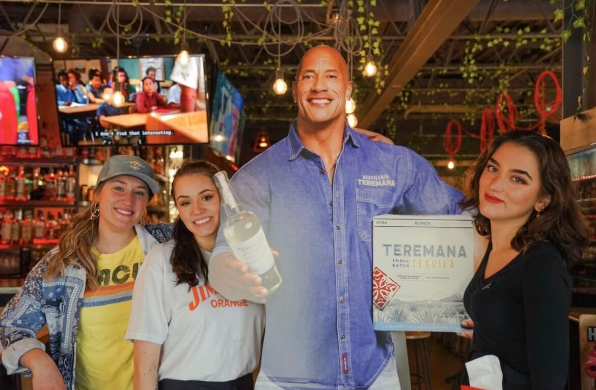 girls at bar with teremana decal