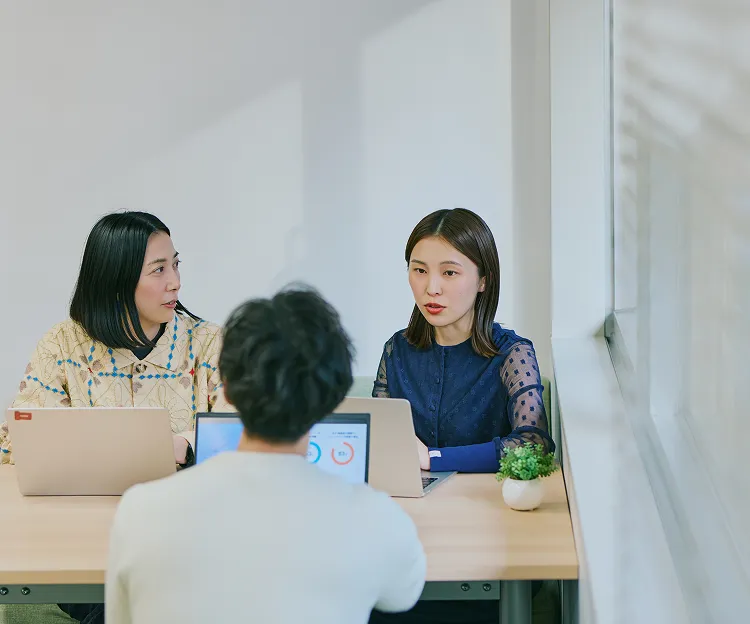 mento 社員　話し合い風景