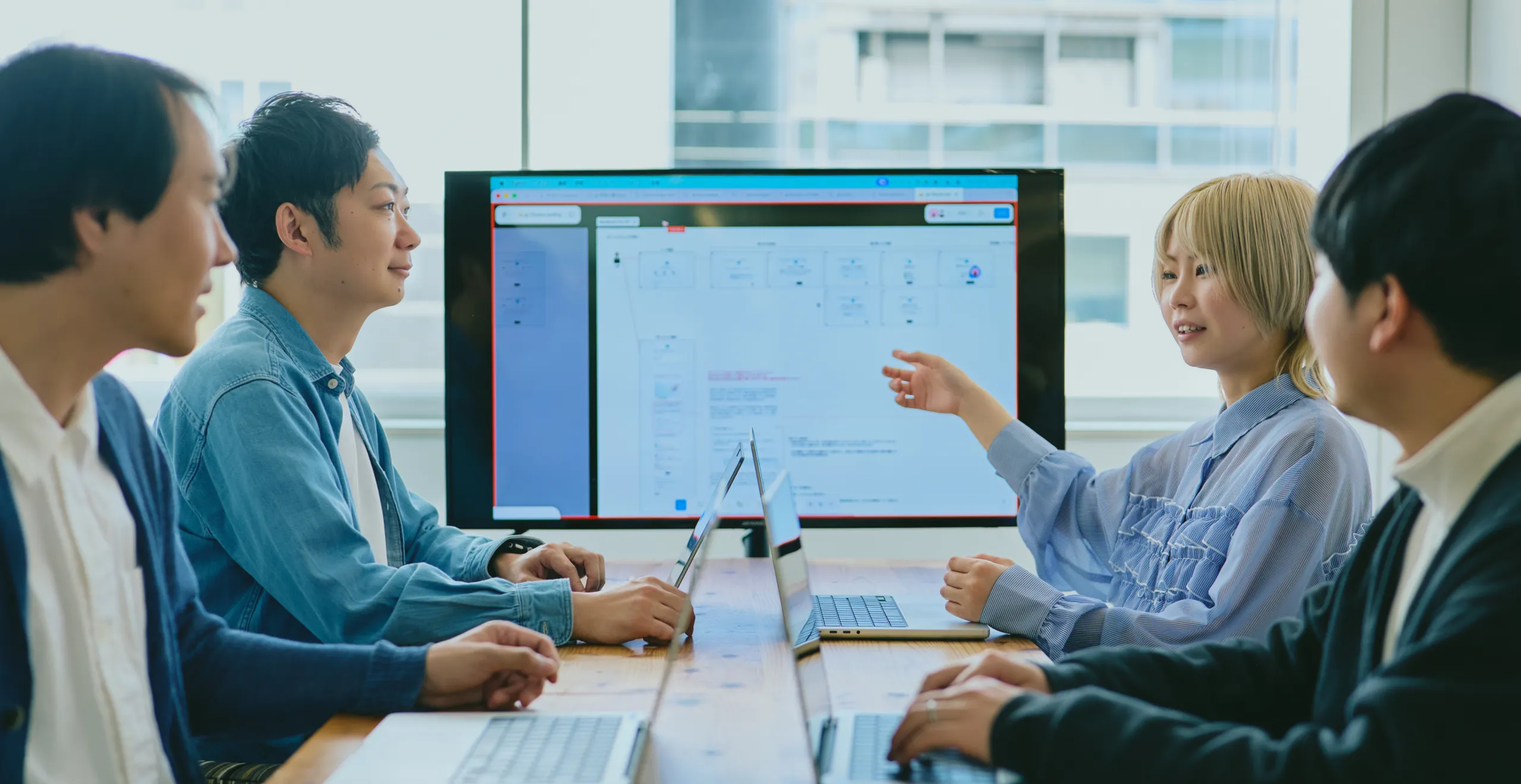 mento 社員　話し合い風景