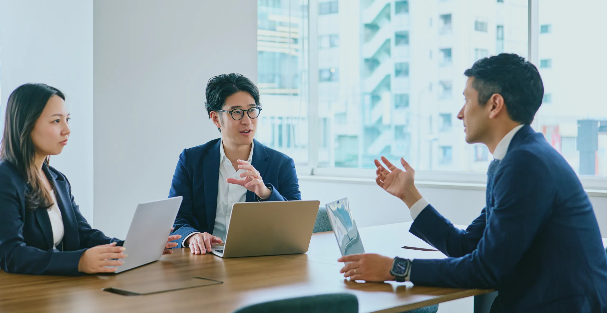 mento 社員　話し合い風景