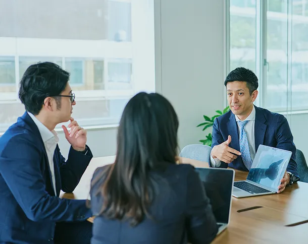 mento 社員　話し合い風景