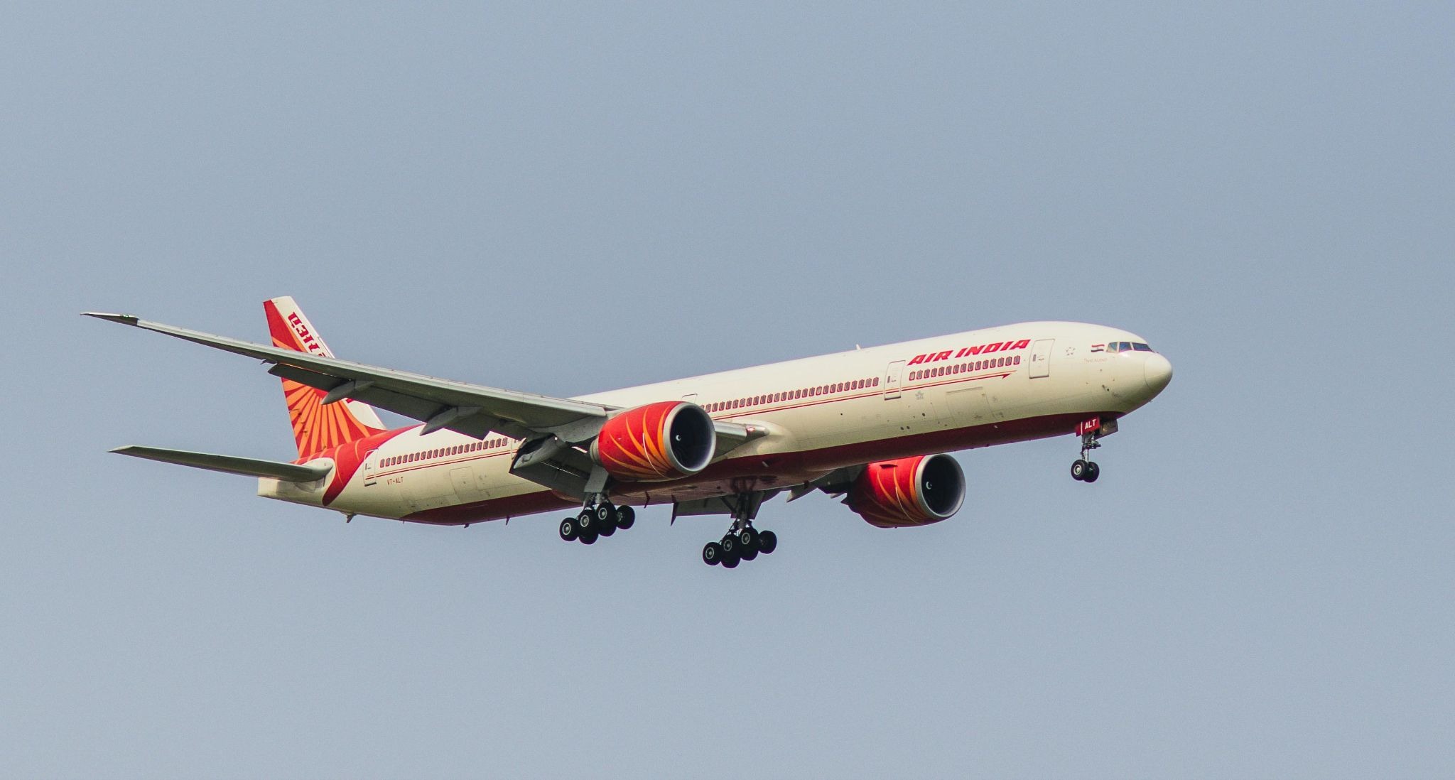 source: https://www.pexels.com/uk-ua/photo/boeing-777-air-india-32112252/