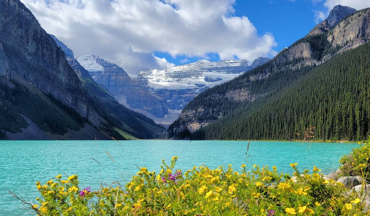 Lake-Louise-Banff-National-Park-Canada-in June