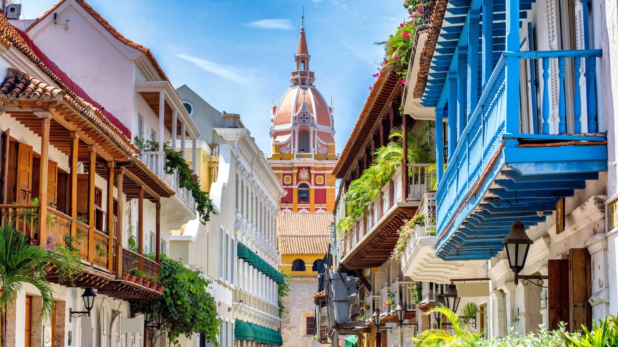 Colourful-streets-in-Cartagena-Colombia