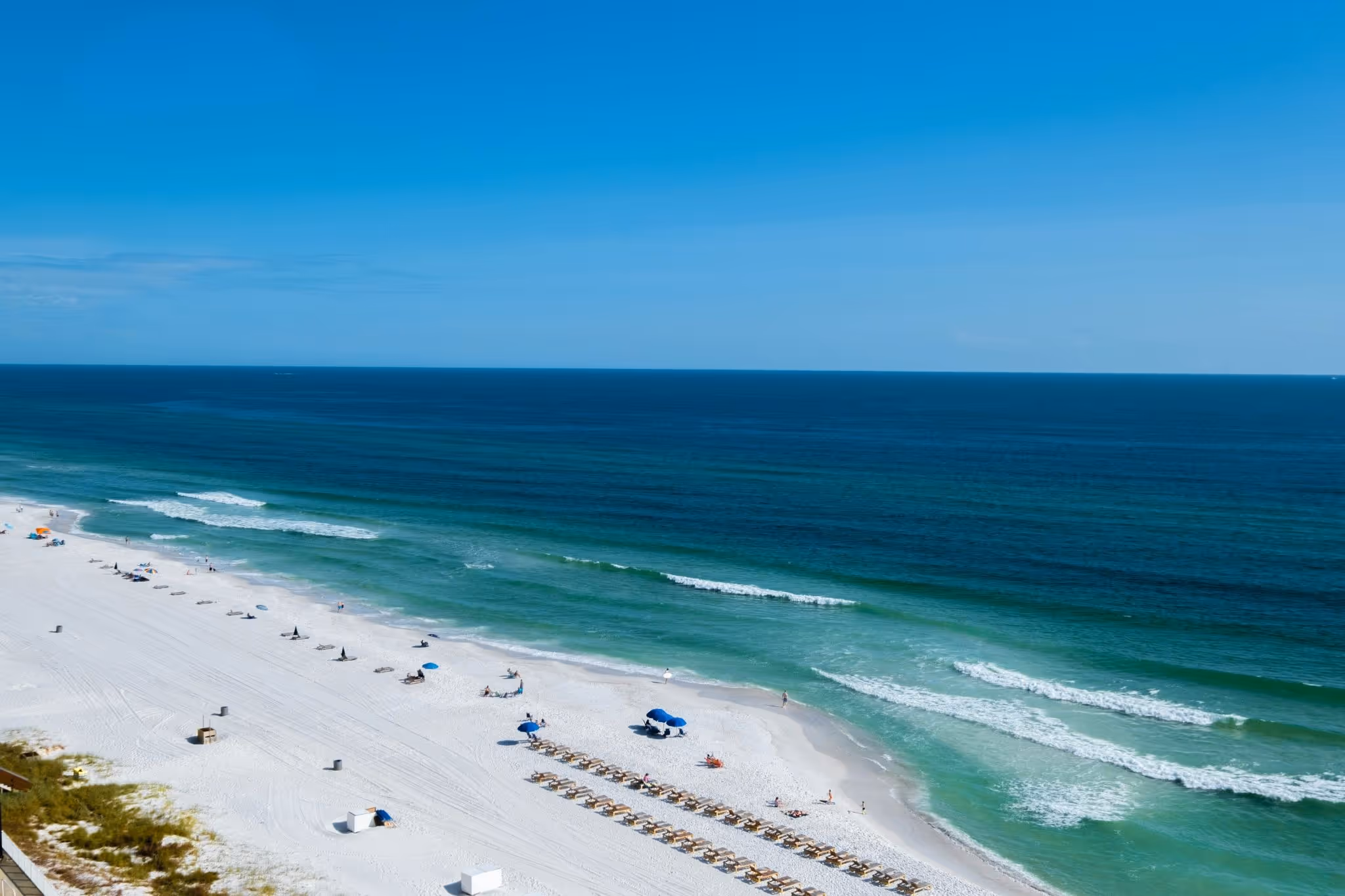 source: https://unsplash.com/photos/a-beach-with-people-on-it-X4Lr8Sx41Hs