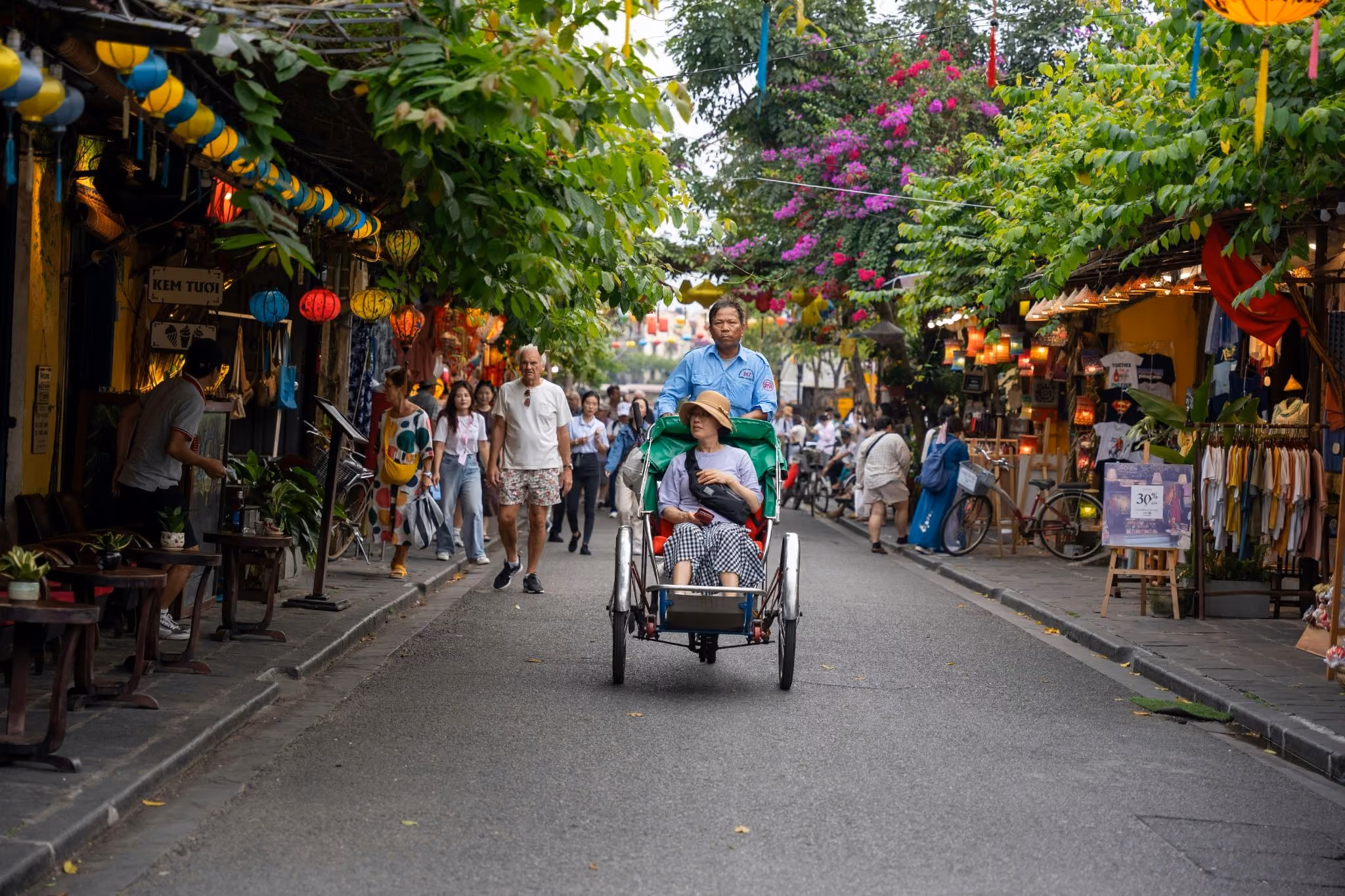 source: https://www.pexels.com/photo/woman-travelling-in-rickshaw-26805205/