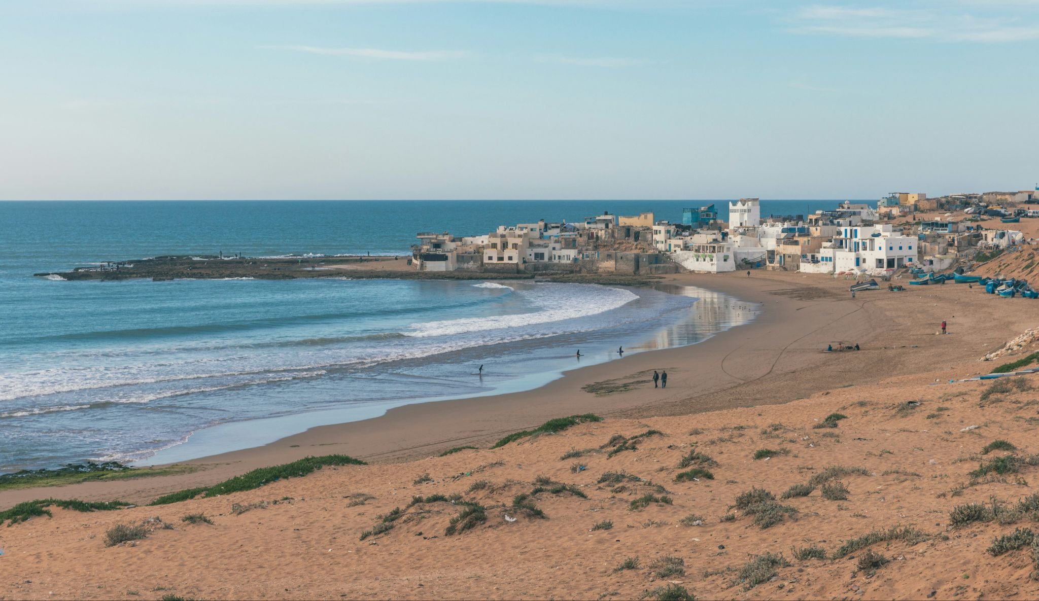 source: https://unsplash.com/photos/a-view-of-a-beach-with-a-few-people-on-it-Z7eySAGrtP0