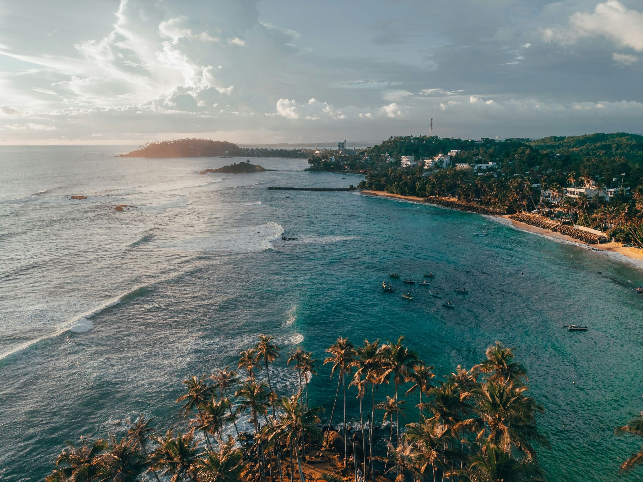 source: https://unsplash.com/photos/an-aerial-view-of-a-beach-with-palm-trees-4CPF_TglMDc