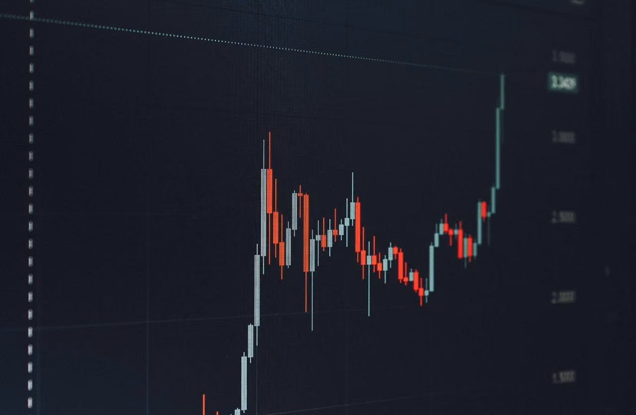 Machine learning models generating BTC/ETH price predictions for traders