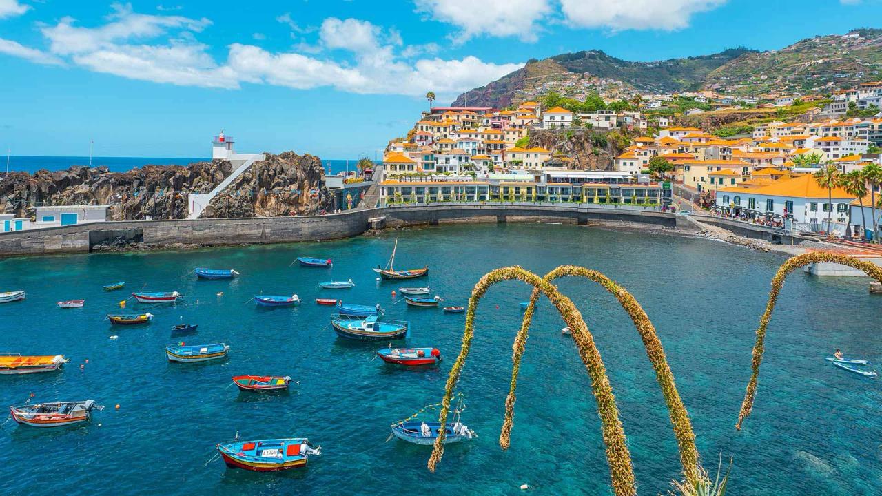 Câmara de Lobos Beach