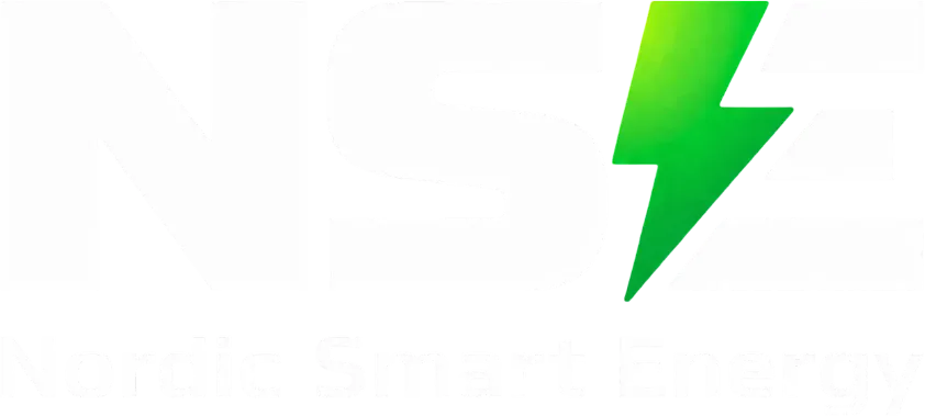 Valkoinen "NSE" -teksti, jossa vihreä salama "E" -kirjaimen tilalla, mustalla taustalla ja alla teksti "Nordic Smart Energy".