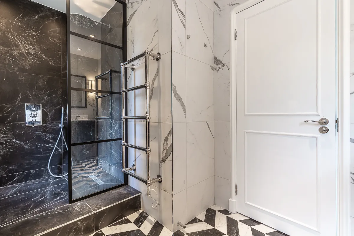 Monochrome Traditional | Putney - gallery photo 5