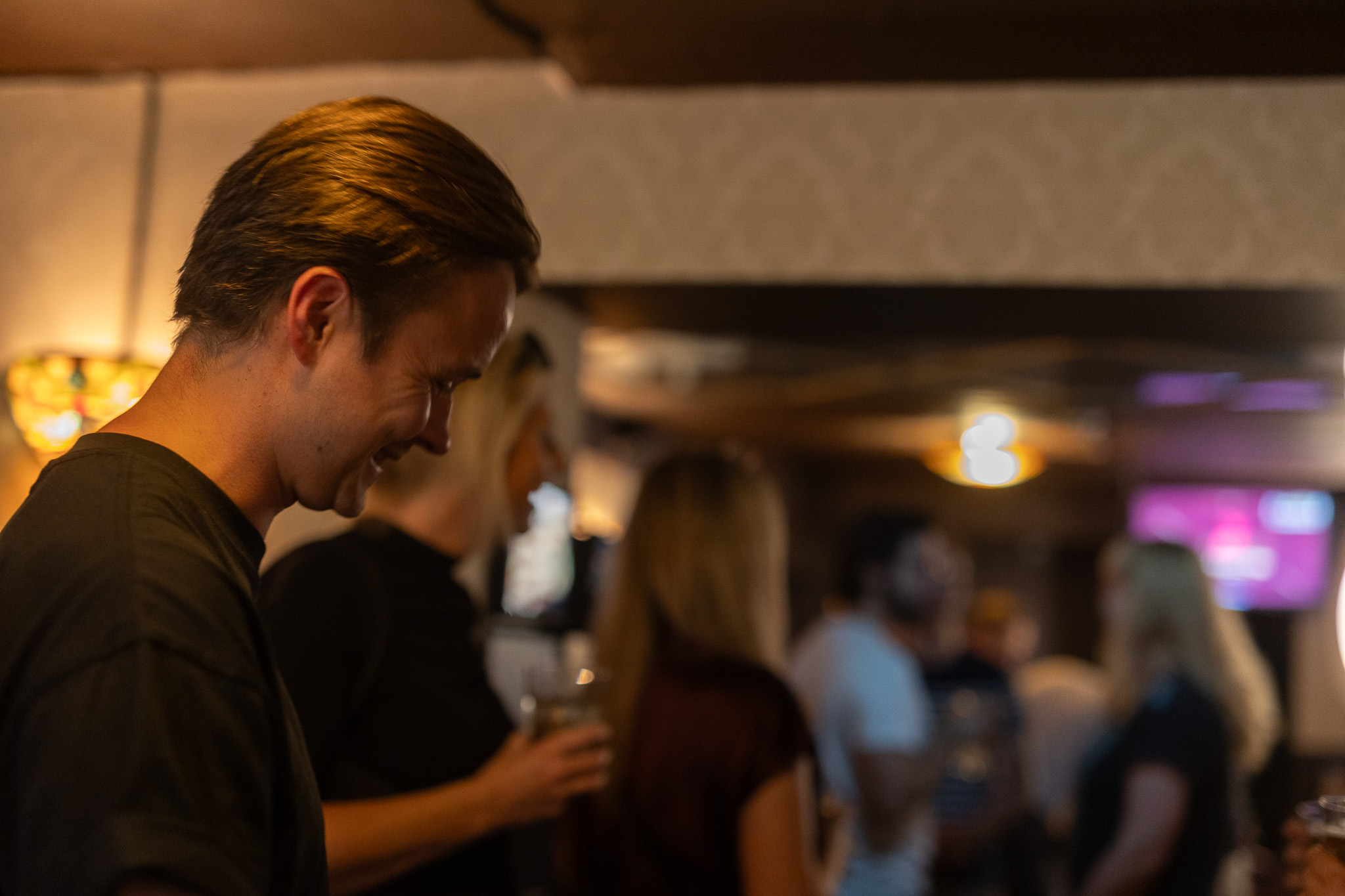A guest at the bar at Red Rabbit Pub Oslo