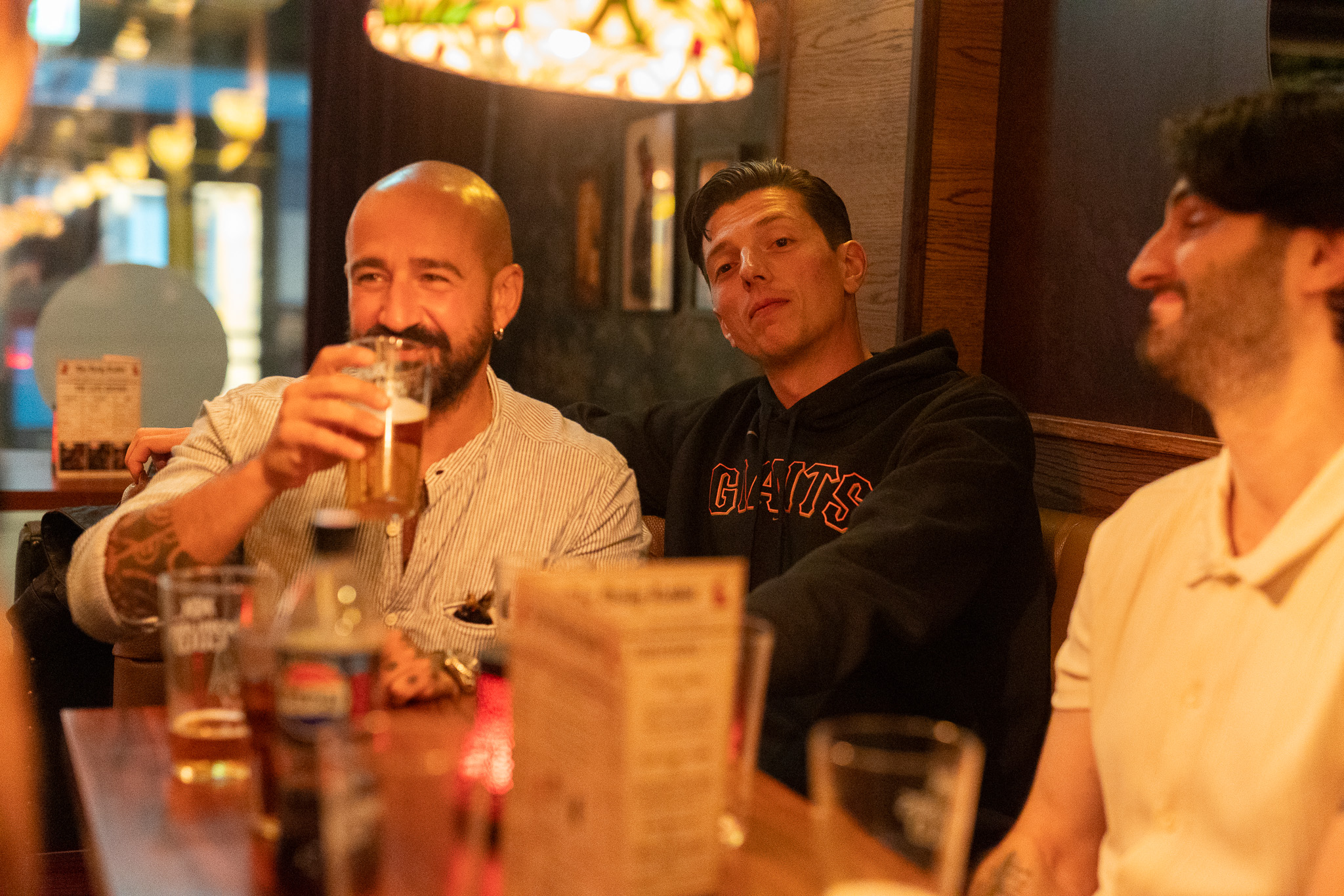 Friends sharing a beer at a table at Red Rabbit Pub Oslo