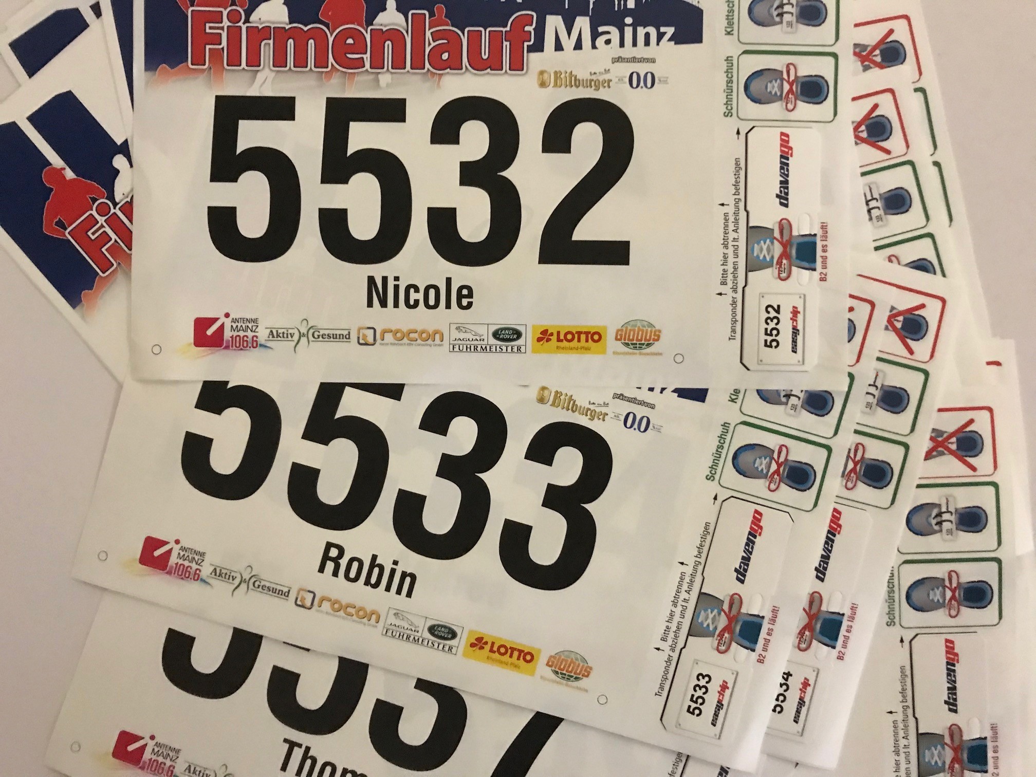 Mehrere Startnummern für einen Lauf.