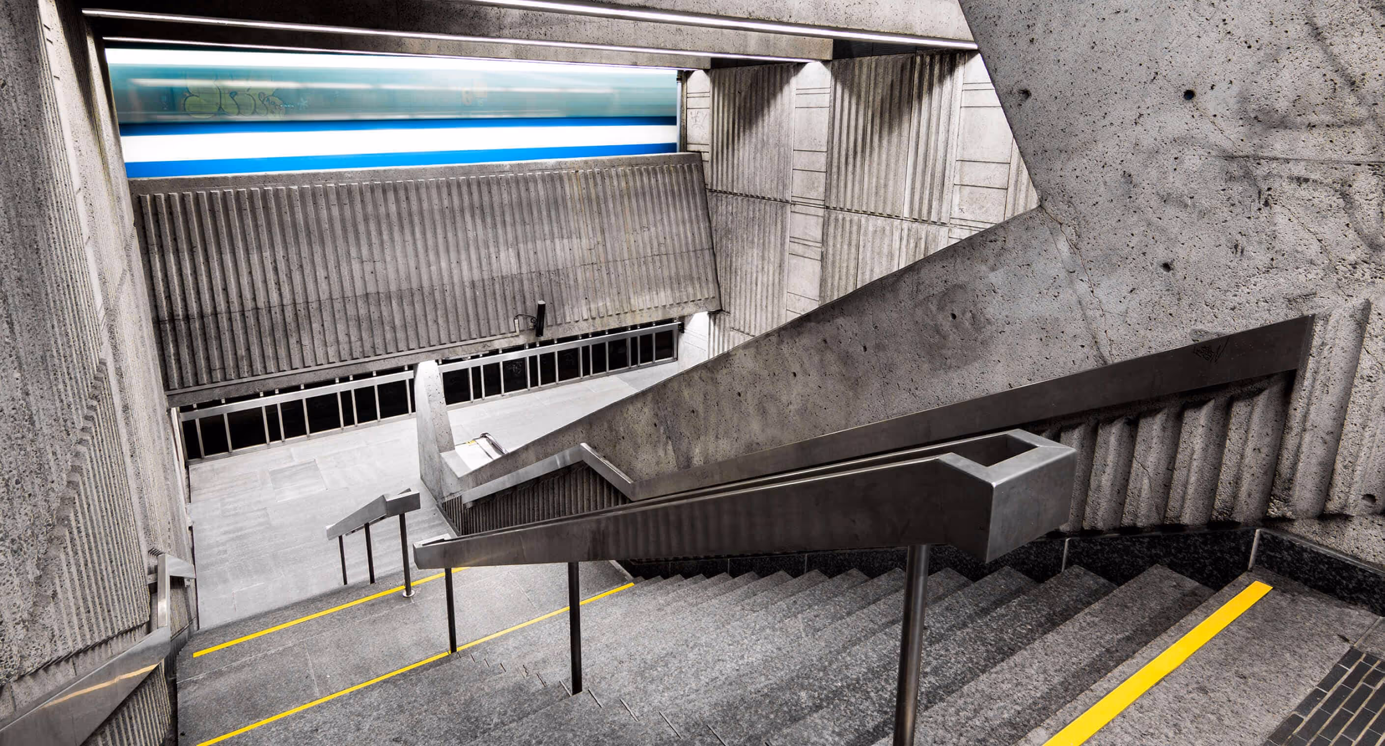 Context shot of STM metro interior