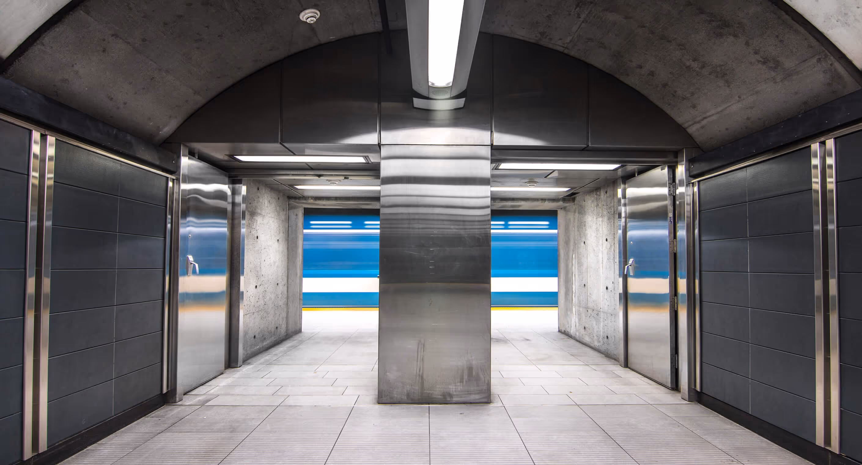 Context shot of STM metro interior