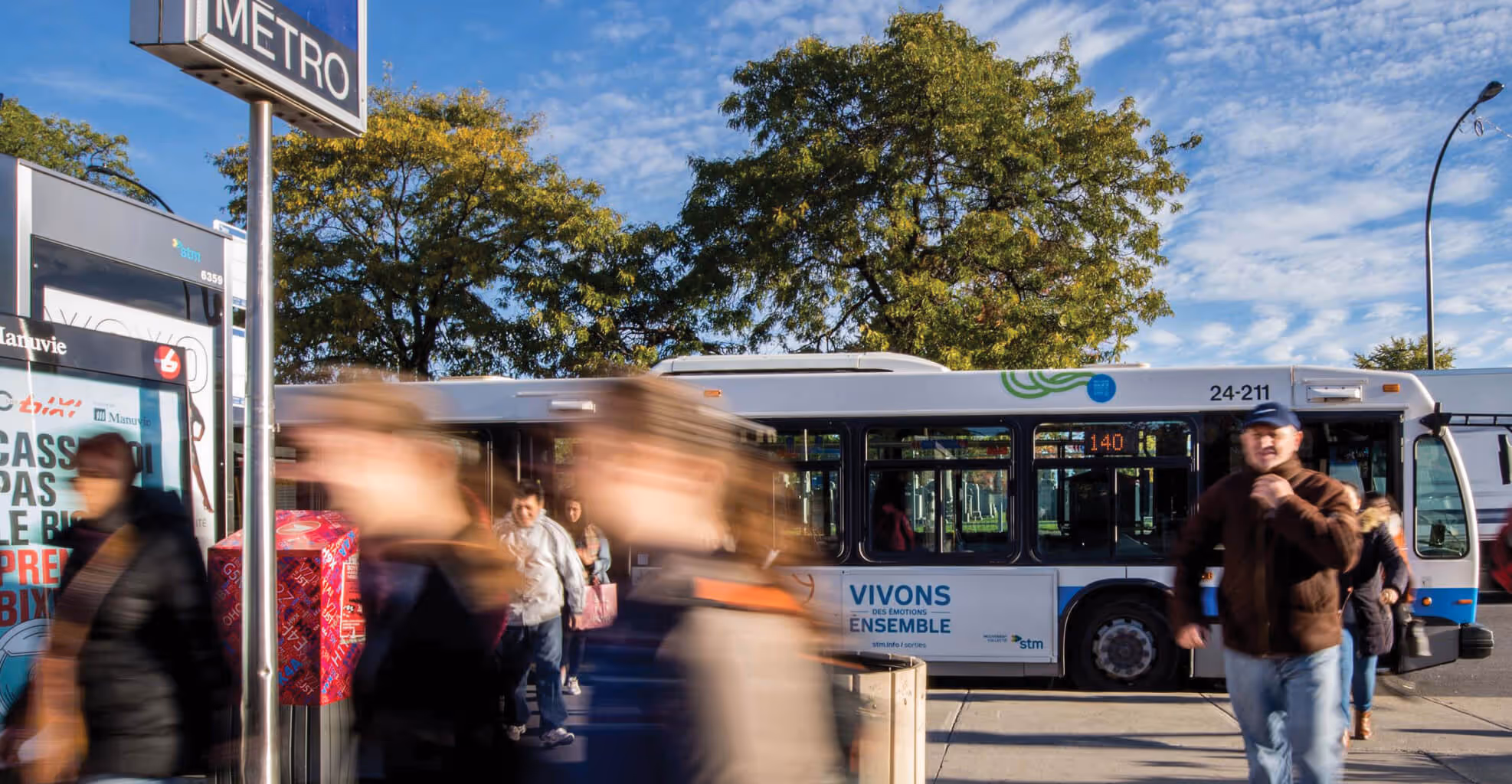 Context shot of STM metro users