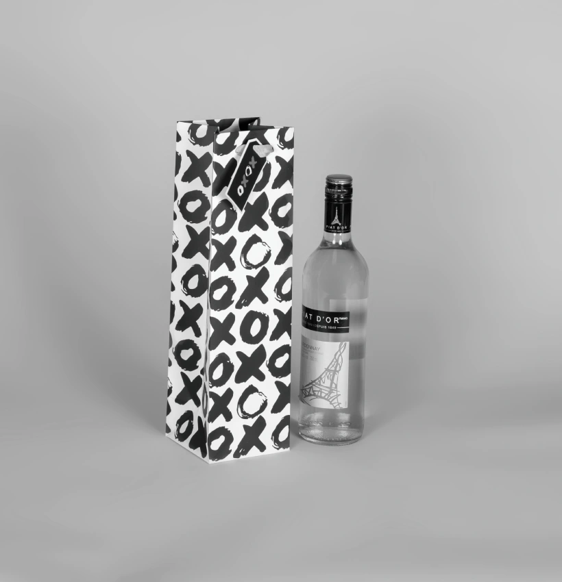 Custom wine gift bag - distillpack.com