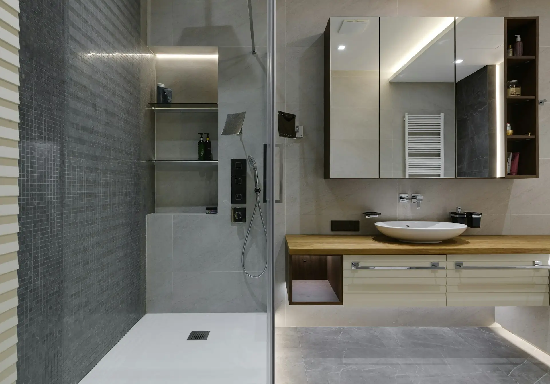 Refaire une salle de bain à Paris : prix, durée et plomberie en immeuble ancien