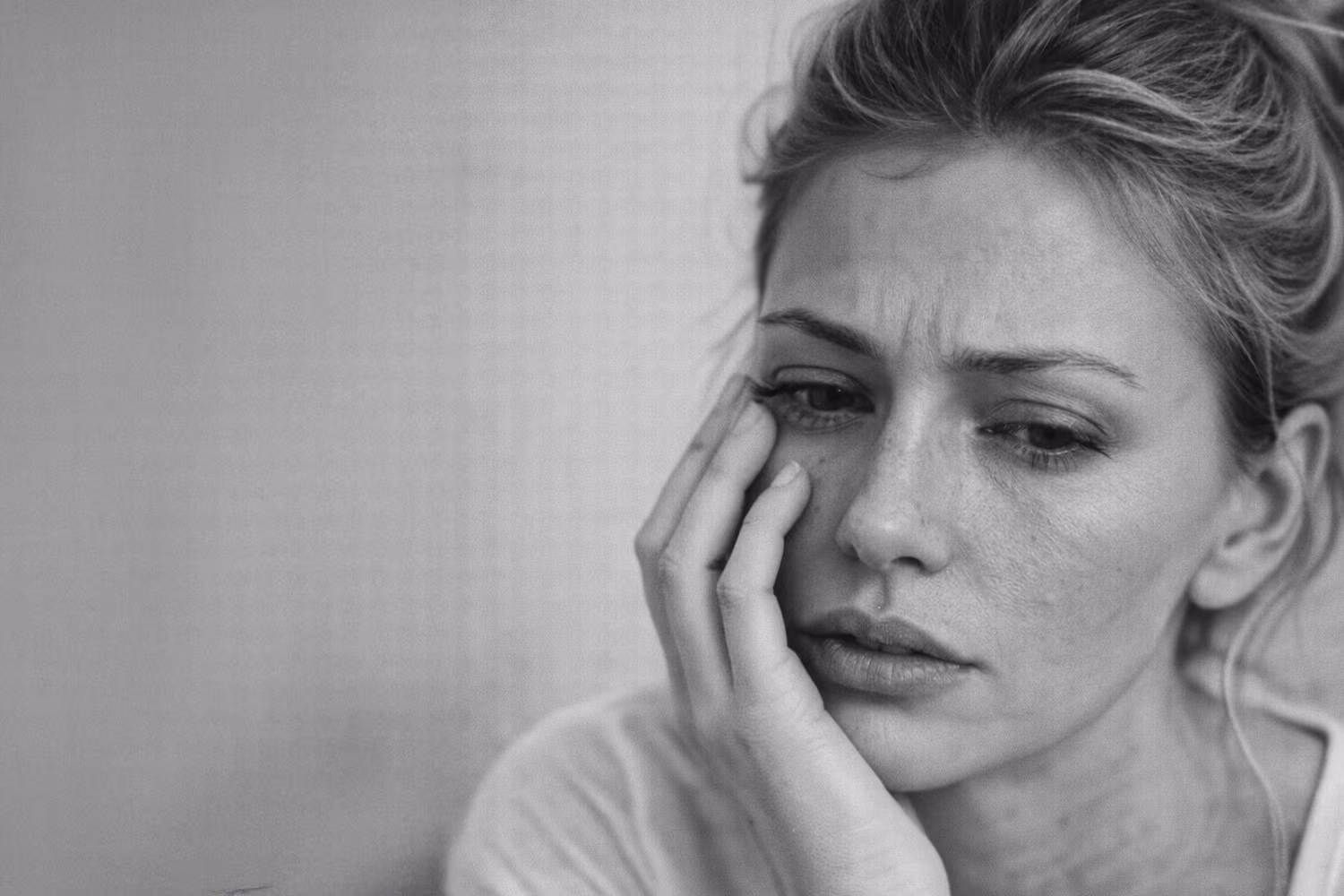 Black and white portrait representing dehydrated skin lacking moisture concern at CAMI