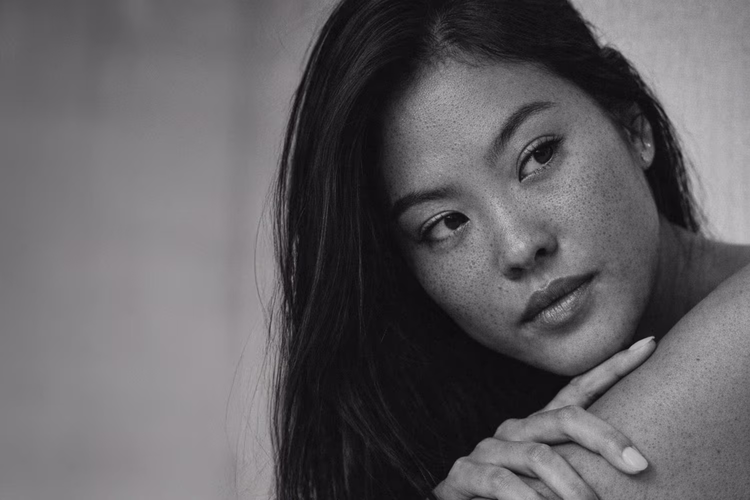 Black and white close-up representing enlarged pores and congested skin concern at CAMI