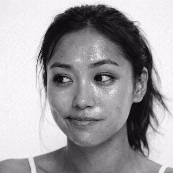 Black and white close-up representing oily skin and excess sebum production concern at CAMI