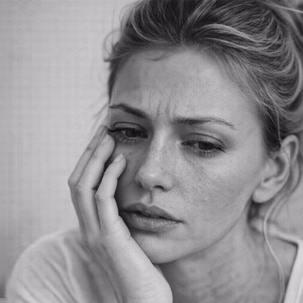 Black and white portrait representing dehydrated skin lacking moisture concern at CAMI
