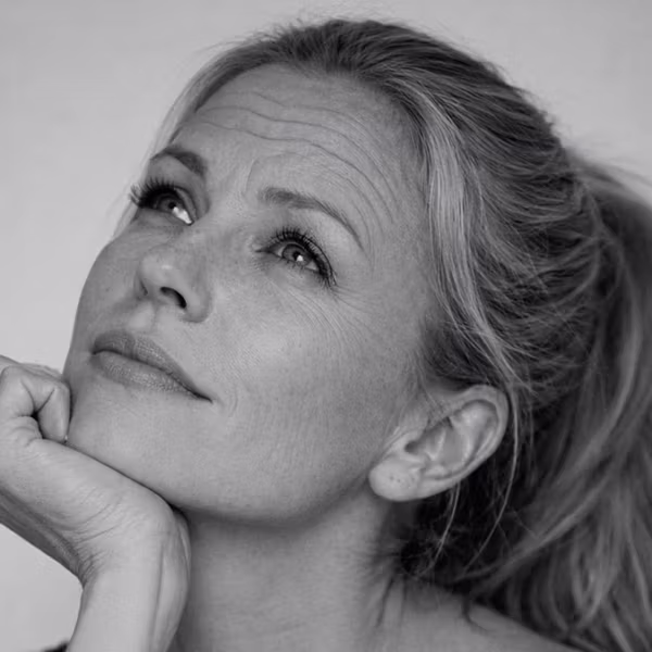 Black and white portrait representing forehead wrinkles and horizontal expression lines concern at CAMI