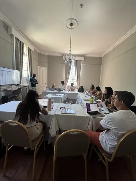A working session around a table