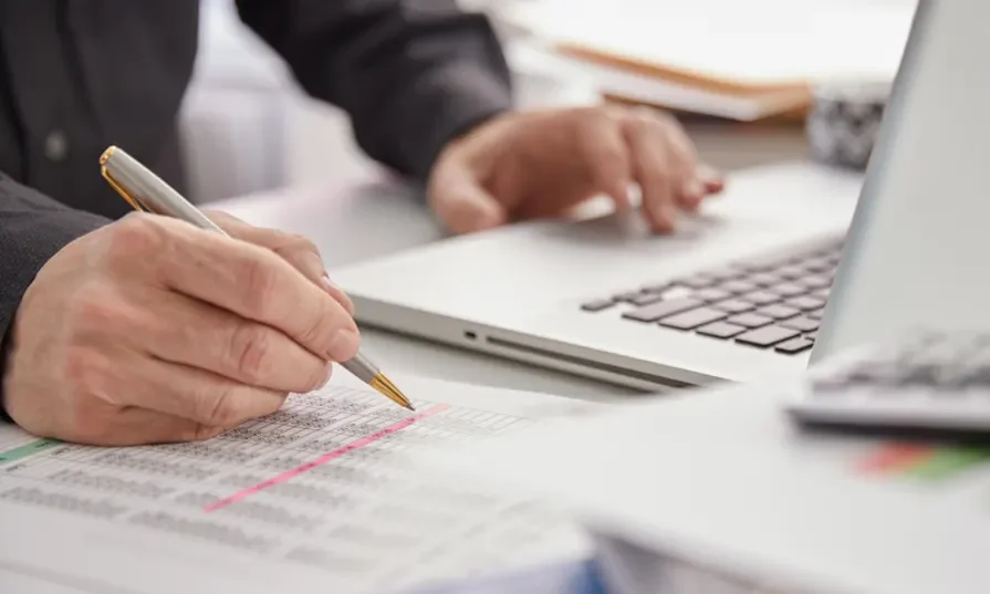 Guides and Playbooks for Commercial Contractors
