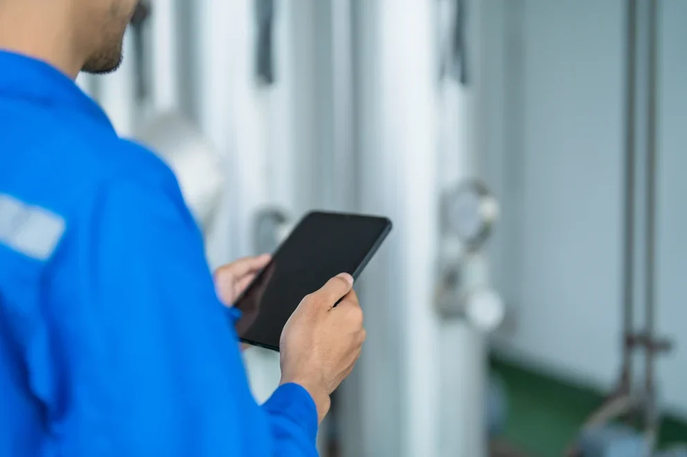 Guides and Playbooks for Commercial Contractors