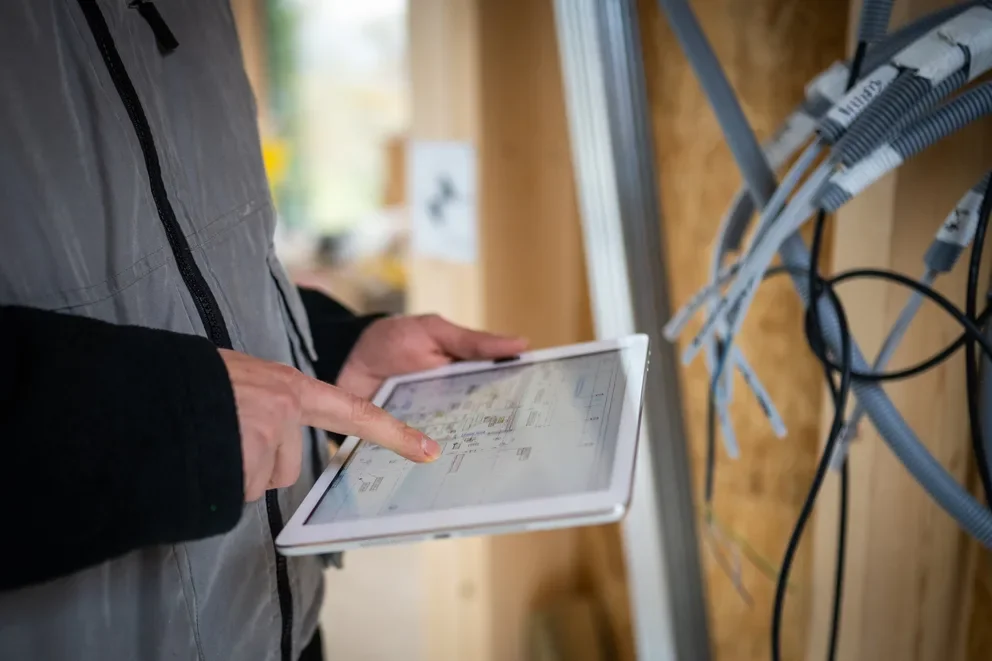 Guides and Playbooks for Commercial Contractors
