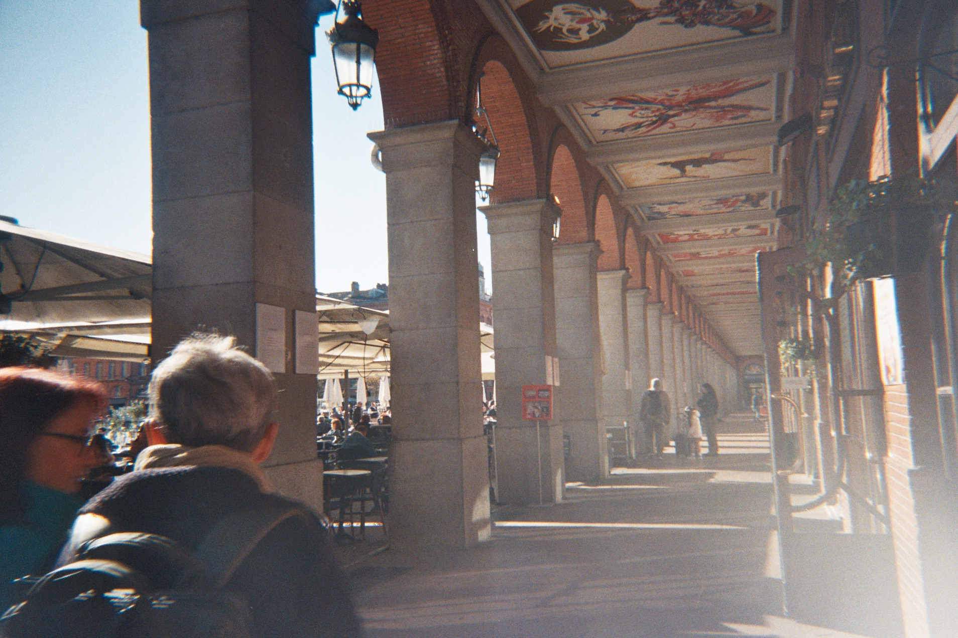 Exploration de la ville depuis un hostel proche gare à Toulouse, idéal pour les backpackers avec Glint.