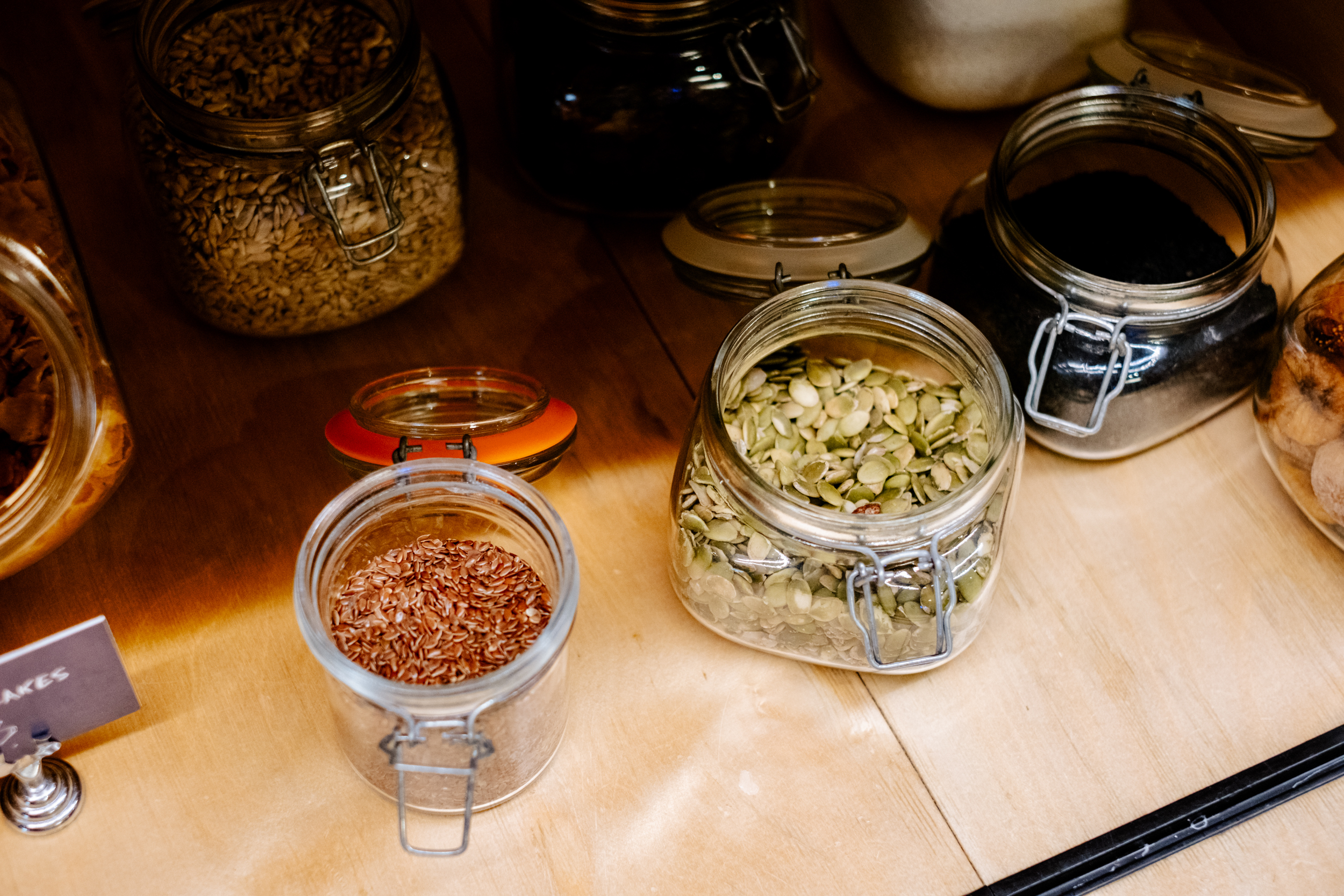 Petit-déjeuner dans l'espace commun de Glint Paris 